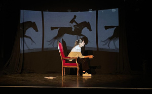 •Off 2026• "La fille de Don Quichotte" Clémence Rochefort, délicieuse et singulière comédienne, digne fille de Jean Rochefort… Un spectacle drôle et tendre