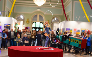 En direct de Kiev Une exposition sur le cirque célèbre les 30 ans de l'Académie des arts