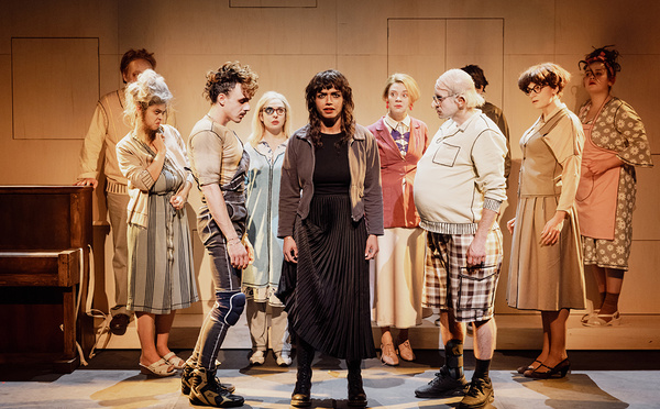 Avec "Willy Protagoras enfermé dans les toilettes", Wajdi Mouawad réussit à décoiffer le sage public de la Colline : une manière de retrouver jeunesse et liberté