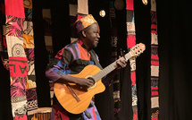 © El Hadji Leeboon Cie La Case du Conteur Tous Droits Réservés.