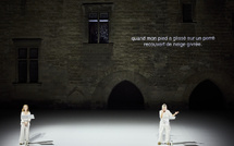 •In 2026• "Oiseau" Une lecture-performance comme une envolée de mots-flocons flottant au-dessus de la Cour d'Honneur…